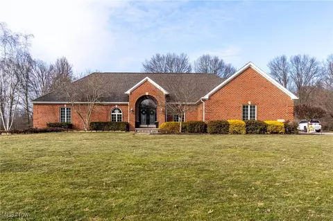1001 Country Manor Dr, North Lima, OH 44452