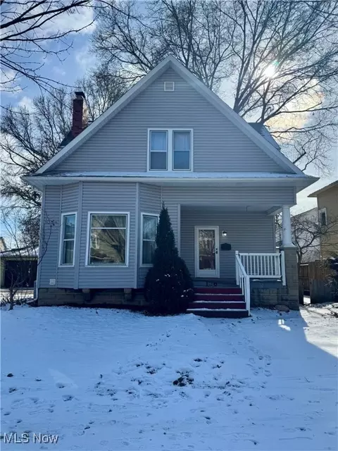 136 N Avenue Ave NE, New Philadelphia, OH 44663