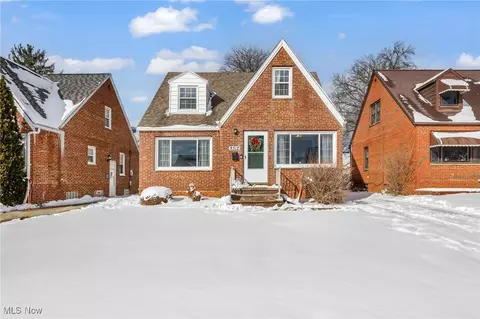 8312 Southington Dr, Parma, OH 44129