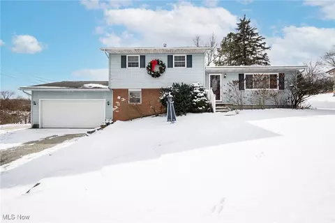 5350 Clearhaven St NE, East Canton, OH 44730