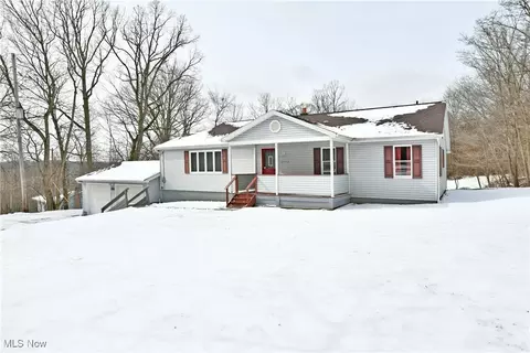 2572 S Hubbard Rd, Lowellville, OH 44436