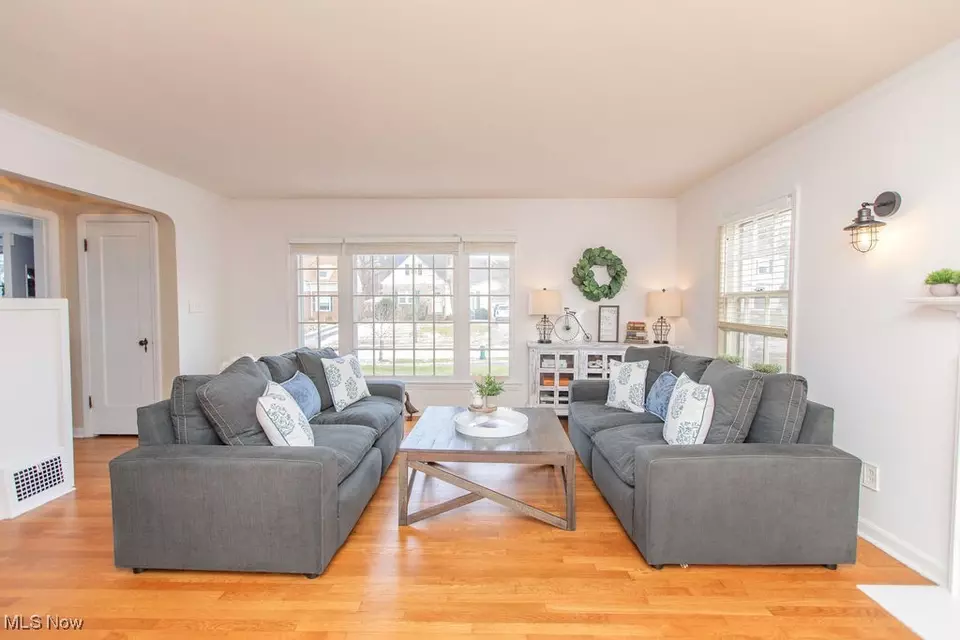  1528 Oakmount Rd, South Euclid, OH 44121 photo 4