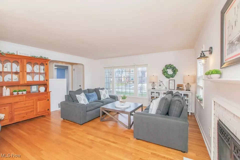  1528 Oakmount Rd, South Euclid, OH 44121 photo 3