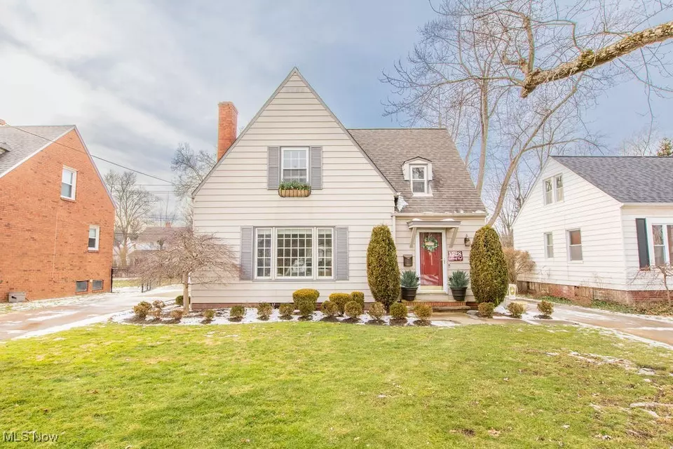  1528 Oakmount Rd, South Euclid, OH 44121 photo 1