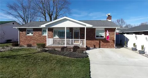 1578 Lois St, Belpre, OH 45714