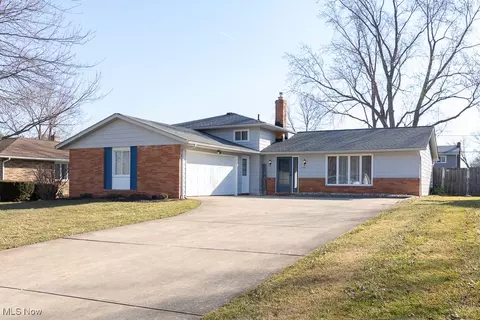 16137 Robindale Dr, Strongsville, OH 44136