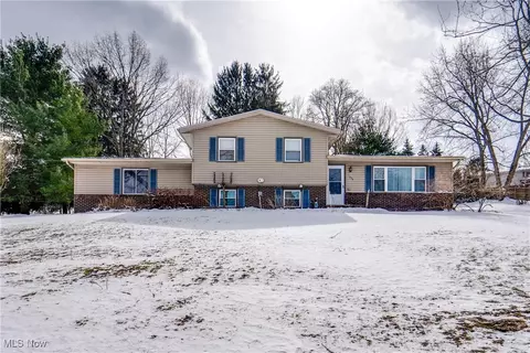 1326 Fox Crest St SE, East Sparta, OH 44626