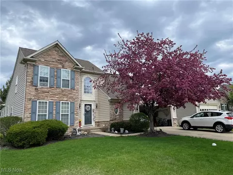 200 Weatherstone Dr, Berea, OH 44017