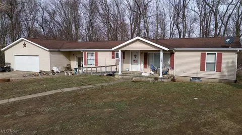 7489 New Cumberland Rd NE, Mineral City, OH 44656