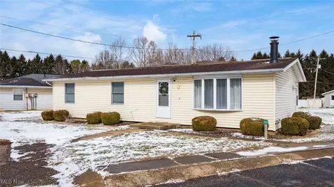 2158 S River Rd, Zanesville, OH 43701