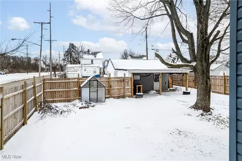 2544 E 32nd St, Lorain, OH 44055 photo 3