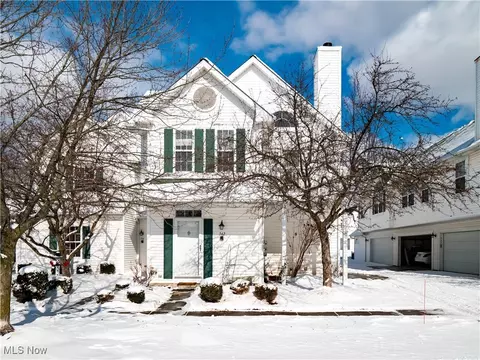 342 Vista Cir, North Olmsted, OH 44070