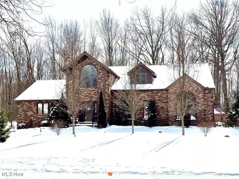 6808 Bramblewood Ln, Mayfield Village, OH 44143