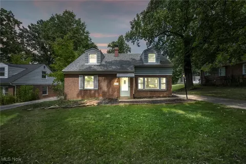1009 Renfield Rd, Cleveland Heights, OH 44121