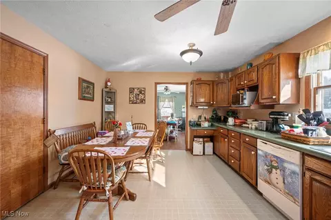 Entry Way - 636 Wall Rd, Wadsworth, OH 44281 photo 3 of 4