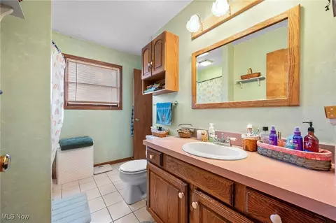 Bath - 636 Wall Rd, Wadsworth, OH 44281 photo 3 of 4