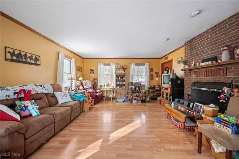 Living - 636 Wall Rd, Wadsworth, OH 44281 photo 1 of 3