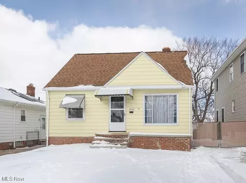 9102 Pinegrove Ave, Parma, OH 44129