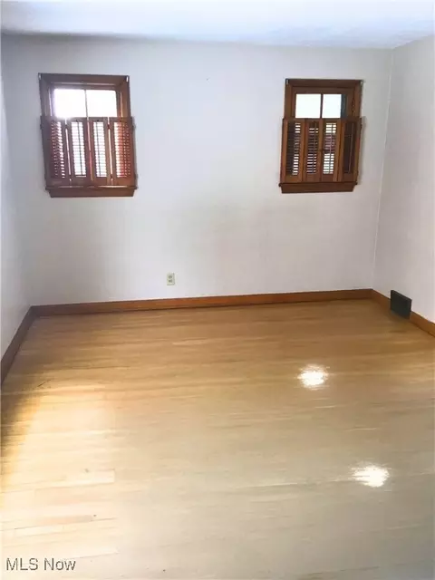 Bedroom - 1527 Lakeside Ave NW, Canton, OH 44708 photo 2 of 4