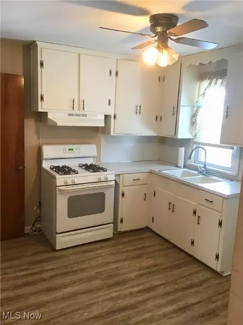 Kitchen - 1527 Lakeside Ave NW, Canton, OH 44708 photo 1 of 2