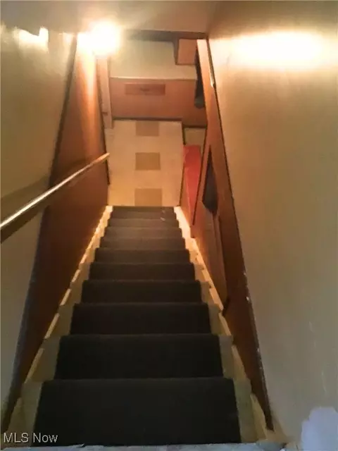 Entry Way - 1527 Lakeside Ave NW, Canton, OH 44708 photo 1 of 4