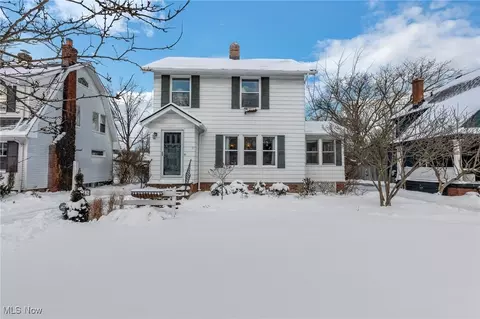 2542 Queenston Rd, Cleveland Heights, OH 44118