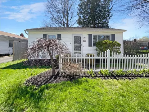 24 Alameda Ave, Cuyahoga Falls, OH 44221
