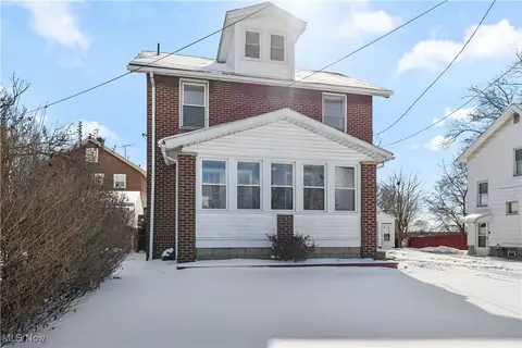 165 Smithsonian St, Girard, OH 44420