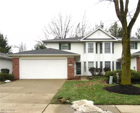 18344 Woodside Crossings S, Strongsville, OH 44149
