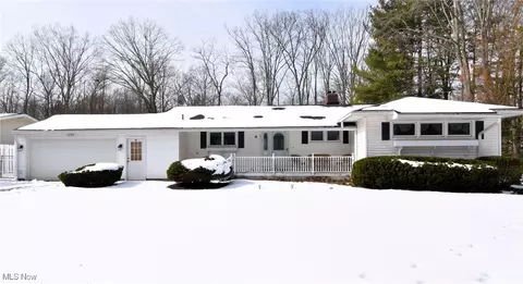391 Hickory Hill Rd, Chagrin Falls, OH 44022