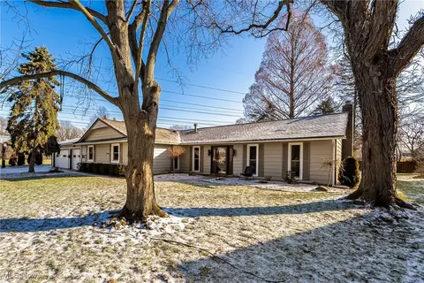 489 Merrimak Dr, Berea, OH 44017