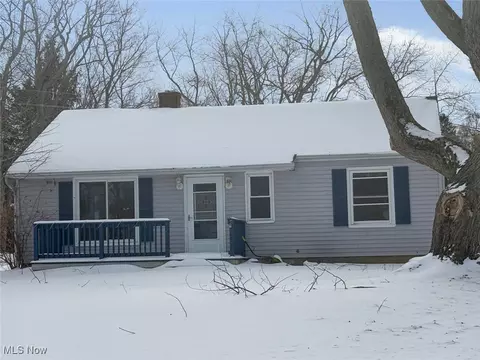 7094 Lake Rd, Madison, OH 44057