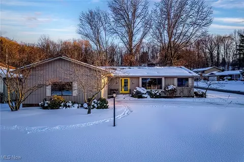 7851 Dogwood Ln, Parma, OH 44130