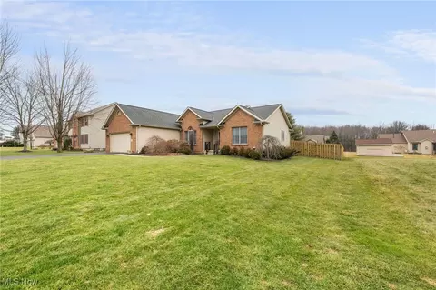 826 Fairfield Dr, Boardman, OH 44512 photo 2
