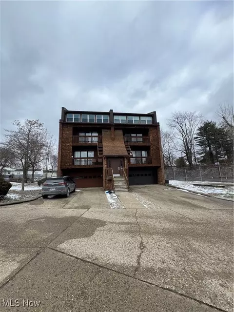 710 Belrock Apt 118 Ave, Belpre, OH 45714