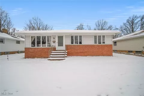 6324 Anita Dr, Parma Heights, OH 44130