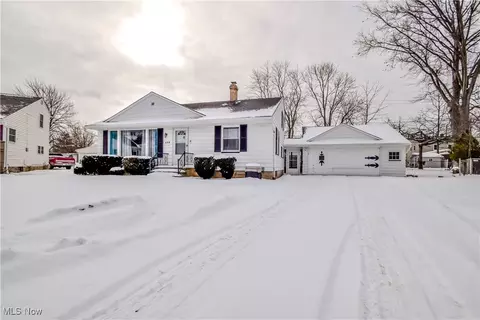 566 Terrace Pl, Willowick, OH 44095