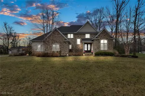 1819 Bur Oak Dr, Westlake, OH 44145