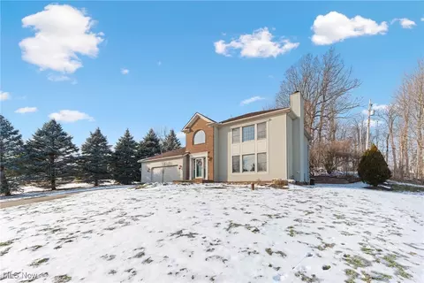 3357 Capricio St NE, Canton, OH 44721 photo 2