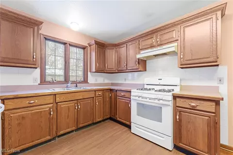 3357 Capricio St NE, Canton, OH 44721 photo 6