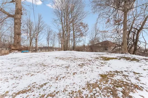 3357 Capricio St NE, Canton, OH 44721 photo 8