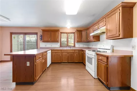 3357 Capricio St NE, Canton, OH 44721 photo 3