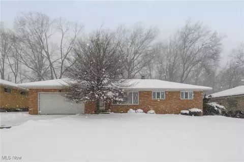 6158 Fieldstone Trl, Seven Hills, OH 44131