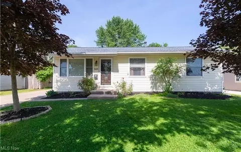 464 Karen Dr, Chardon, OH 44024