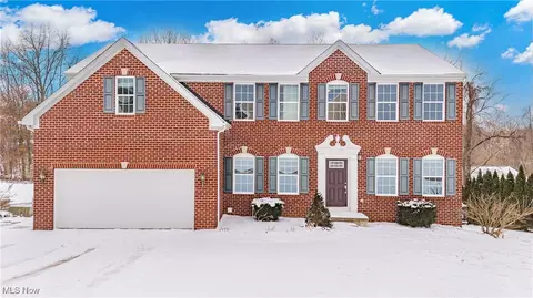 1376 Creekview Cir, North Canton, OH 44720