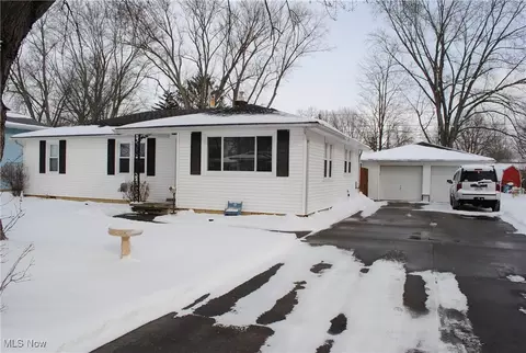 963 Roberts St, Sheffield Lake, OH 44054