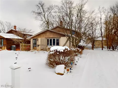5454 Coronada Dr, Mentor On The Lake, OH 44060