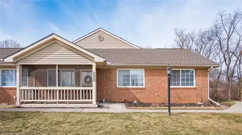 3742 Colony Hill Dr, Zanesville, OH 43701