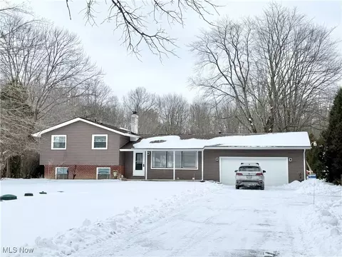 2701 Mahan Denman, Bristolville, OH 44402