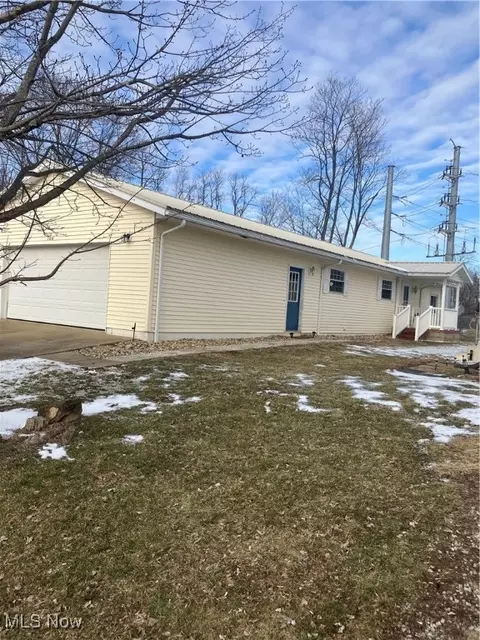 706 High St, Dresden, OH 43821